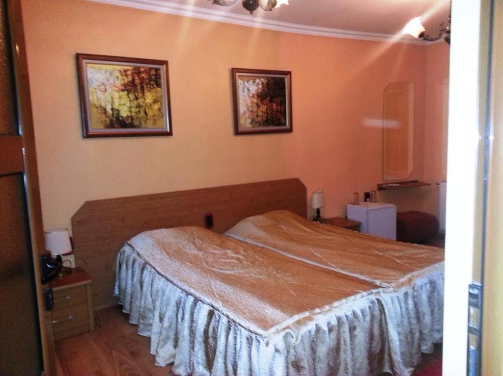Family Hotel Silvestar Veliko Tŭrnovo Rom bilde